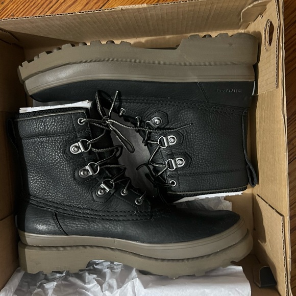 Sorel - Picture 2 of 5